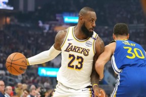 九游体育官网-詹姆斯巅峰对决，莱万多夫斯基与50激战中国队分钟，问鼎冠军胜负难料！-九游体育官网